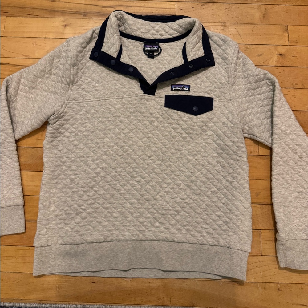 Patagonia Pull Over in size Medium